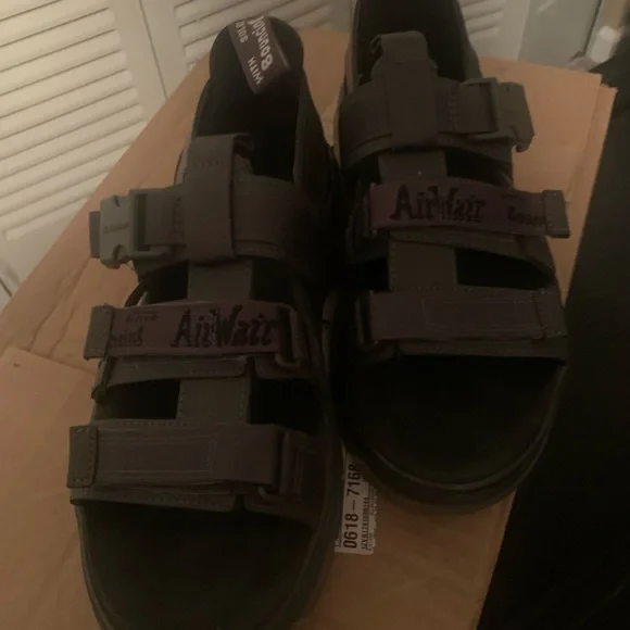 Dr Martens Unisex Adult Pearson Sandals, Gray, excellent condition. Size 9/10. Amazon.com | Dr. Martens Men main image 3